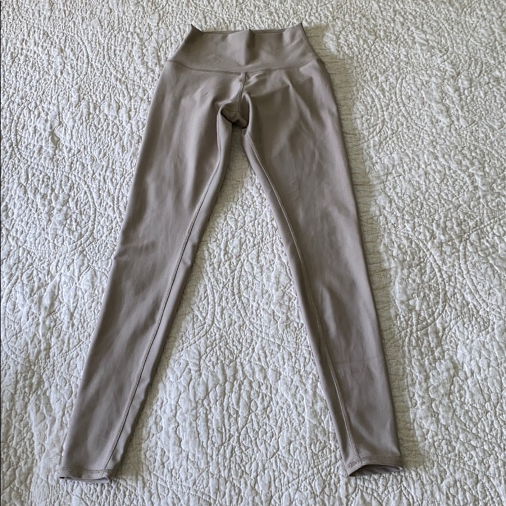 Alo Yoga High-Waist Airlift Legging Gravel size XS